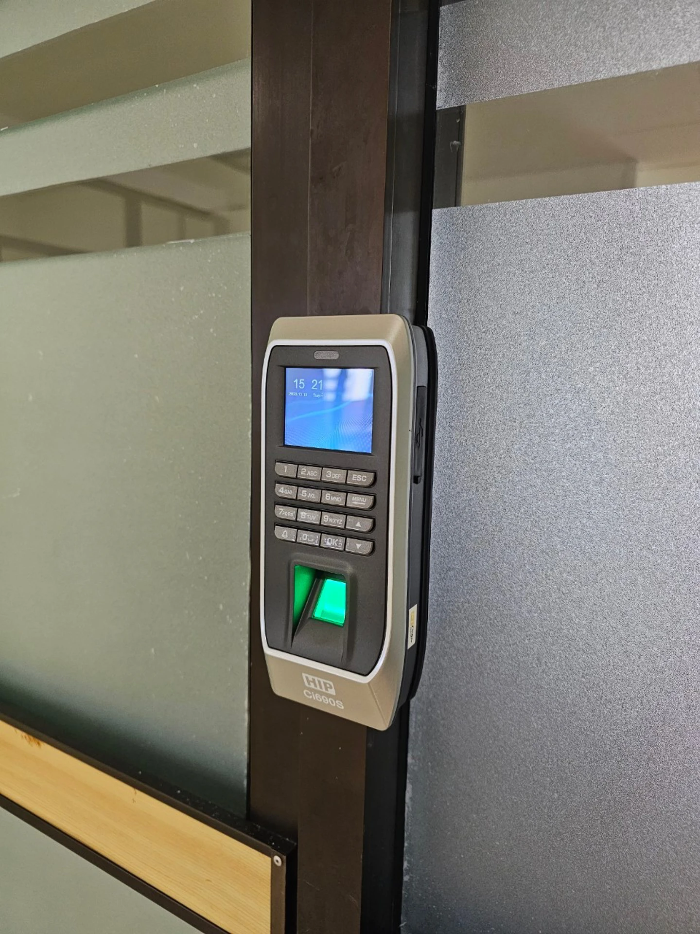 HIP Ci690S เครื่องสแกนลายนิ้วมือควบคุมประตู Access Control 
